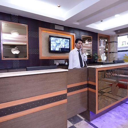 โกลเดน แอปเปิ้ล บูทีค โฮเต็ล Hotel โกลกาตา ภายนอก รูปภาพ